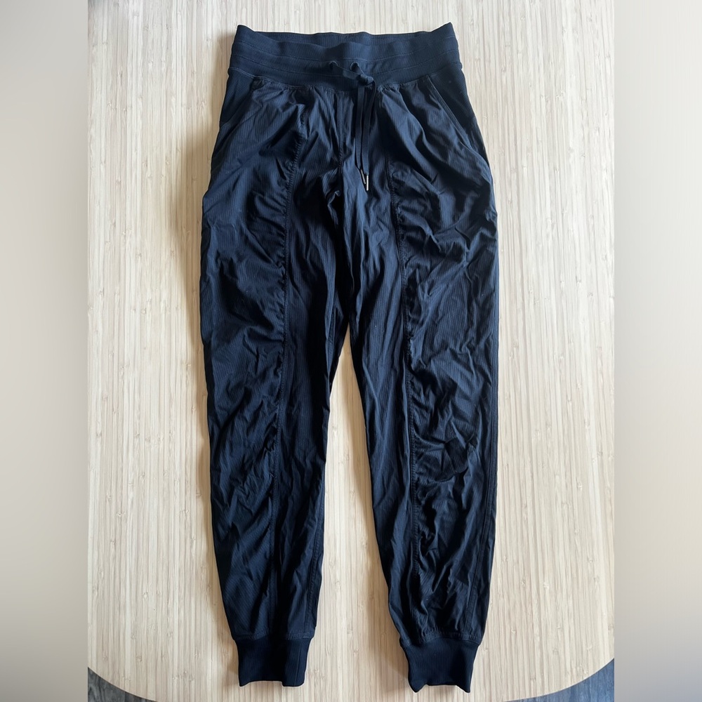 NWOT - Lululemon joggers Size 4
